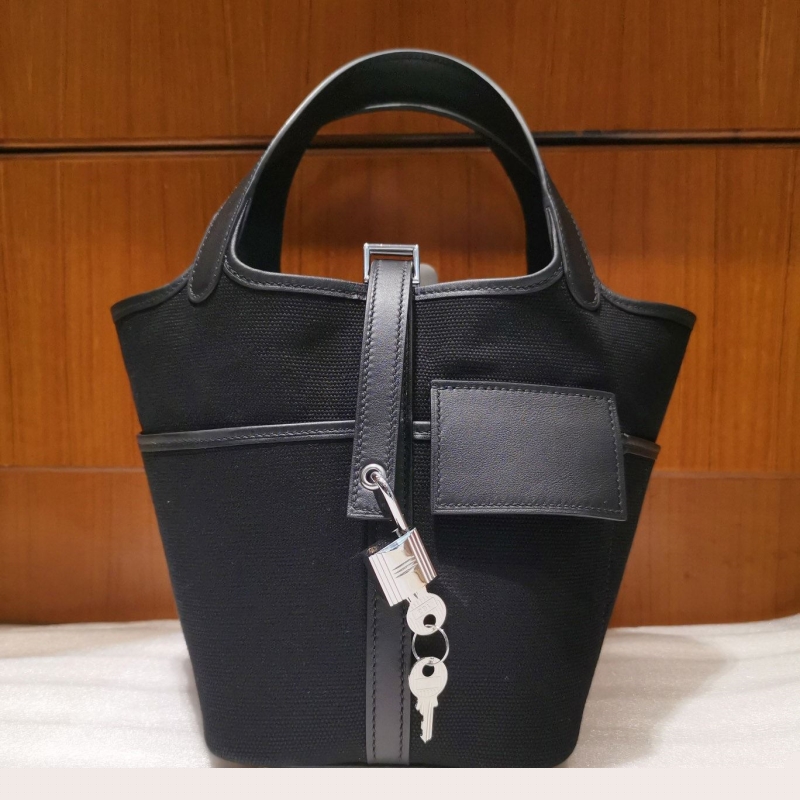 H**mes shopping bags